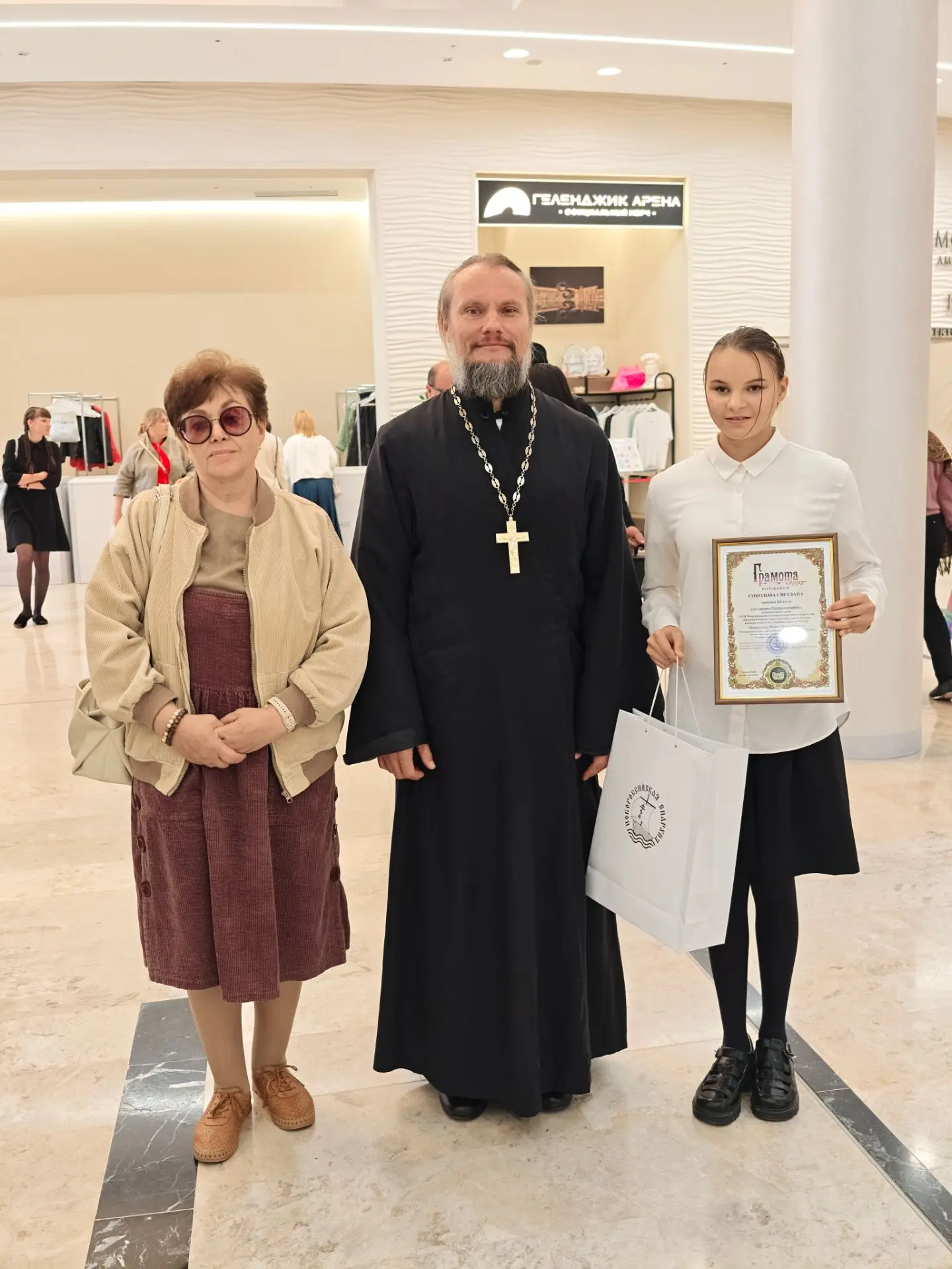 Сегодня воспитанница нашей школы искусств, Света Соколова, получила грамоту и памятный ...
