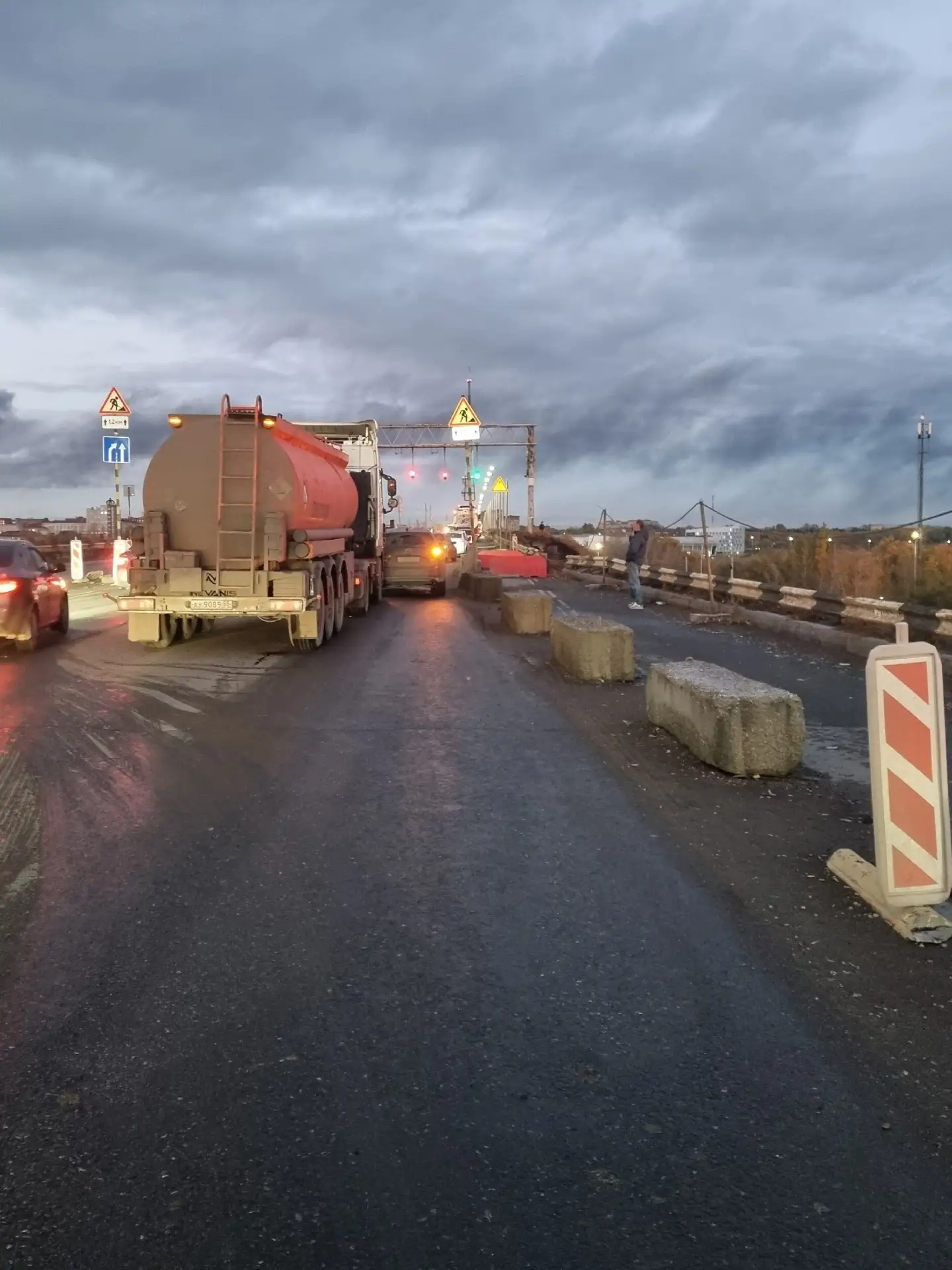 Ищу запись с видеорегистратора или свидетелей дтп на мосту 60 лет ВЛКСМ по направлению ...