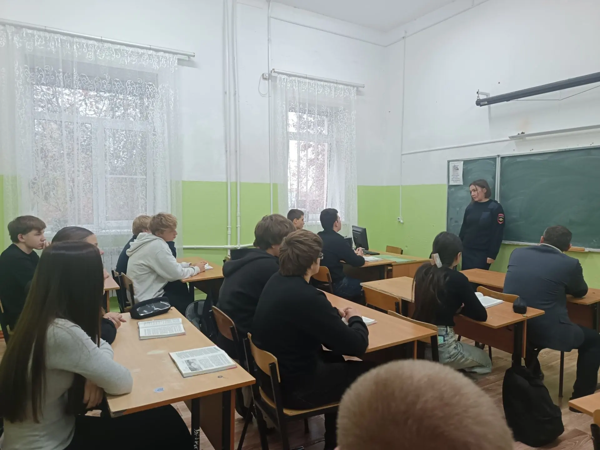 Сегодня для учеников 9 «А» класса сотрудник ЦПЭ УМВД России по Тульской области Завлуно...