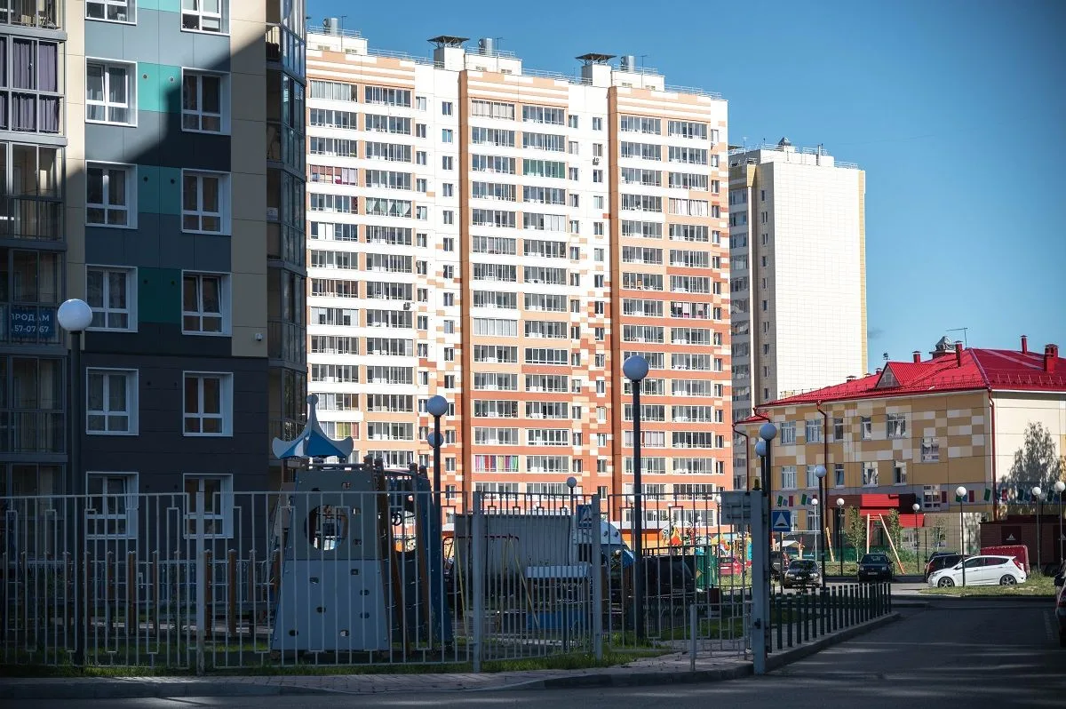 По итогам трех кварталов средние цены квадратного метра на первичном и вторичном рынках...
