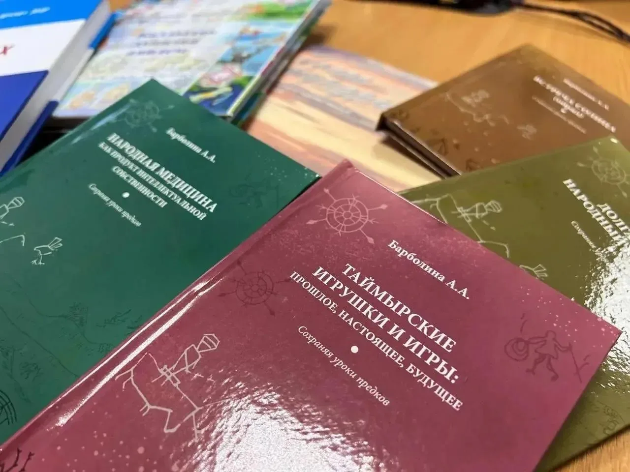 В Красноярском крае выпустят книги о культуре и языках коренных народов Севера 📖