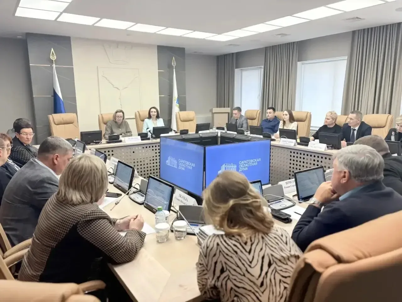 Сегодня работаю на площадке Саратовской областной Думы. В рамках заседаний комитетов по...