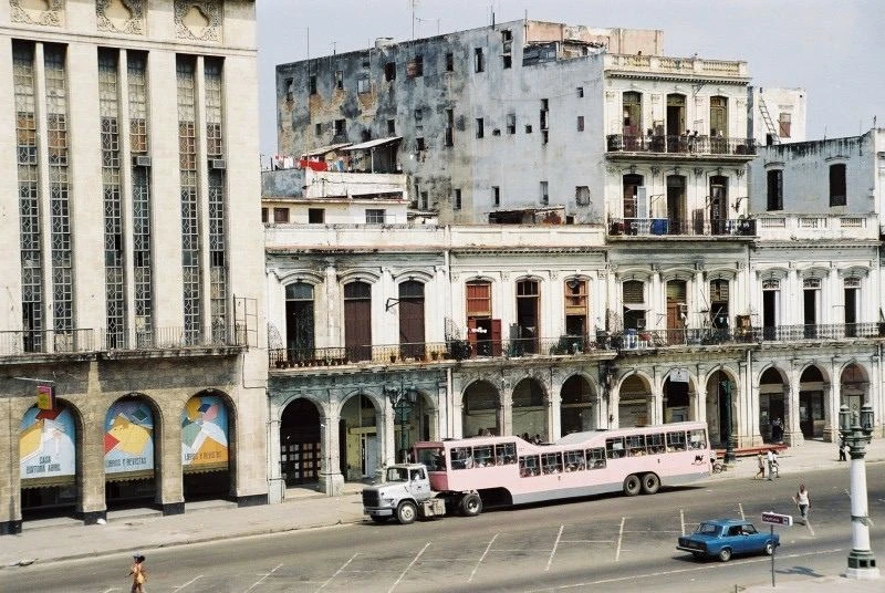 Кубинский автобус–полуприцеп, Гавана, 1998 год.