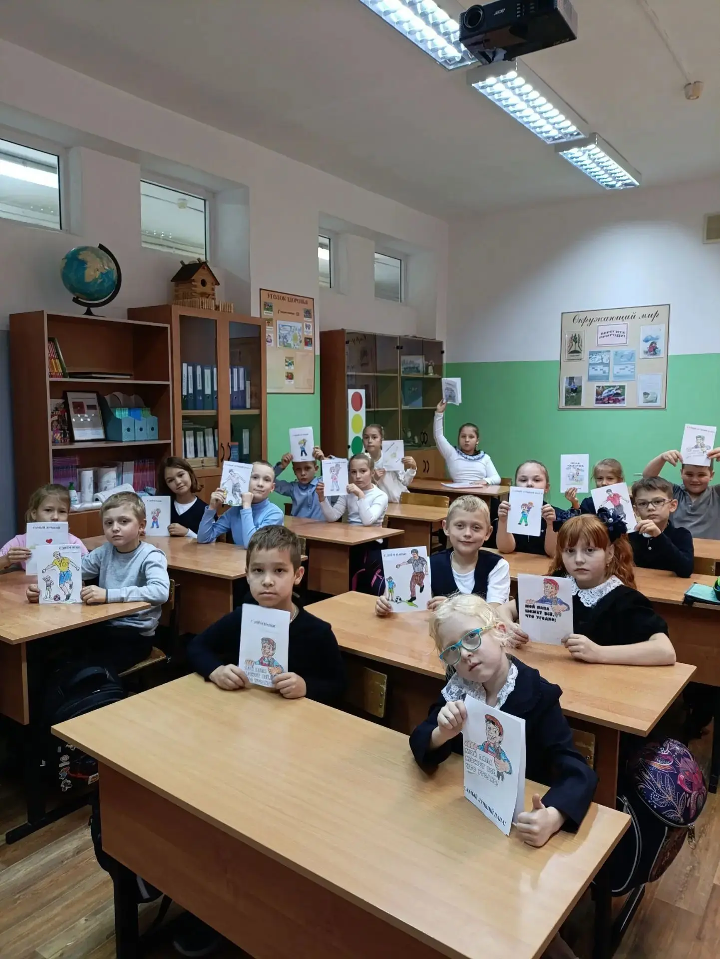 Сегодня во 2В классе было по-особенному уютно и творчески!✂️📏