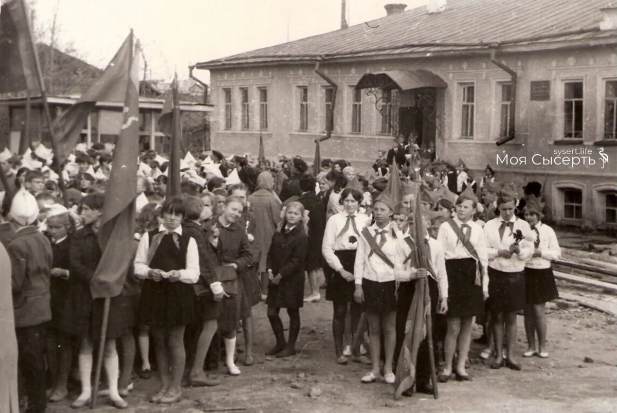 50 лет учит детей музыке в Сысерти