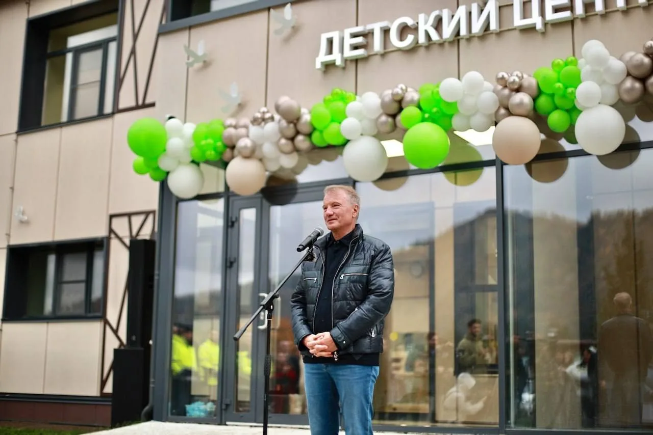 Глава Сбера Герман Греф принял участие в открытии Детского Центра Здоровья для детей с ...