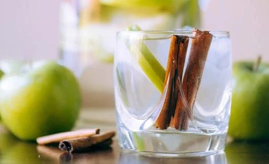 Яблочная вода с корицей🍏