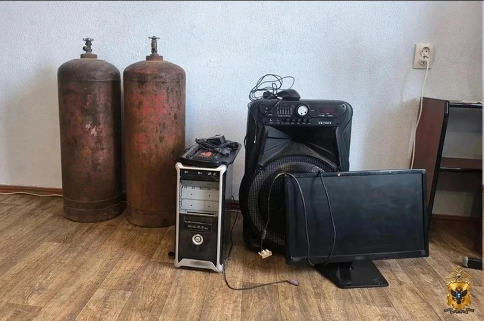 В Каланчаке вор забрался в чужой дом и вынес оттуда компьютер и газовые баллоны