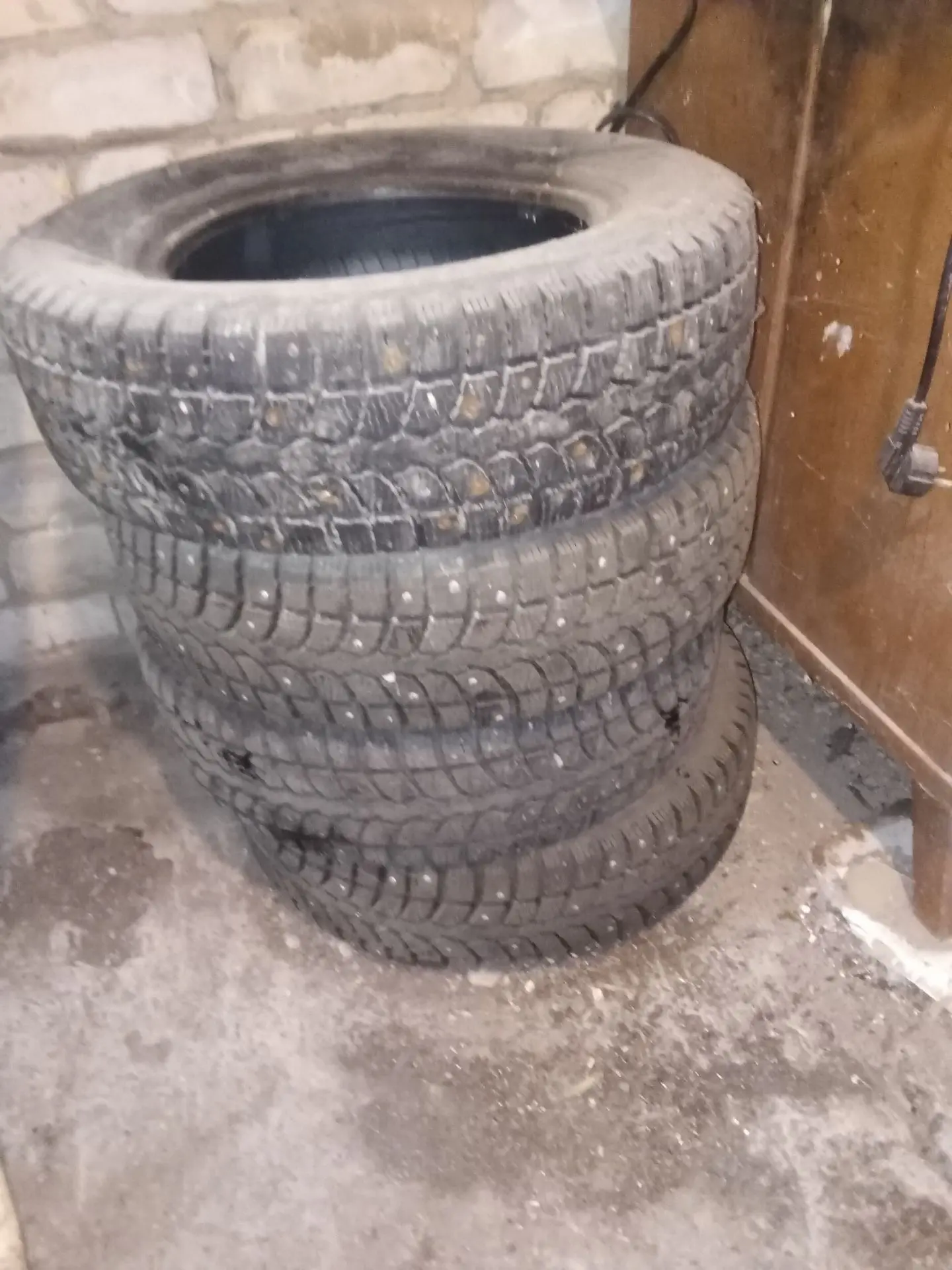 Продается комплект зимний колёс R13