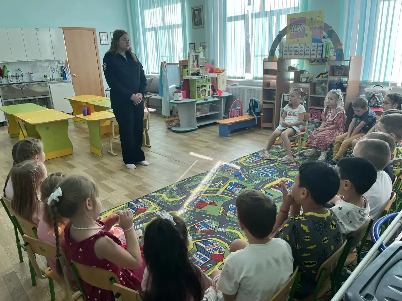 🚔✅ День дорожной безопасности: сотрудники ГИБДД помогают школьникам стать ответственне...