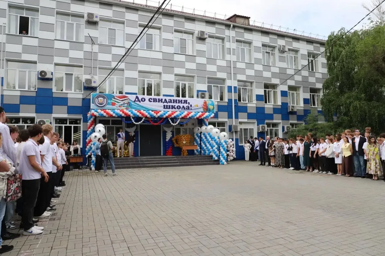 Министр спорта Кубани принял участие в торжественной линейке, посвященной Последнему зв...