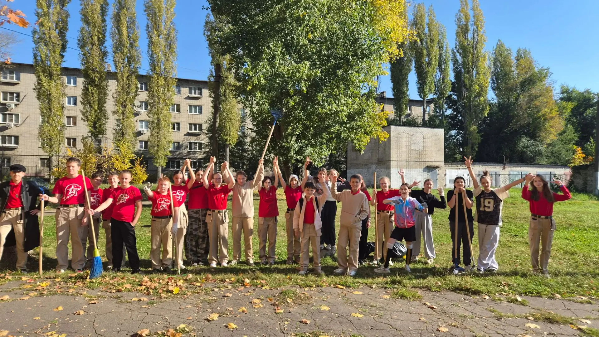 🪾А мы продолжаем серию новостей о том, как наводим порядок на школьной территории!