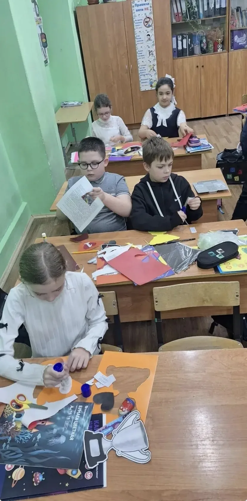 🎉 День Отца: 4 «Д» класс подготовил самые тёплые поздравления для пап! ❤️