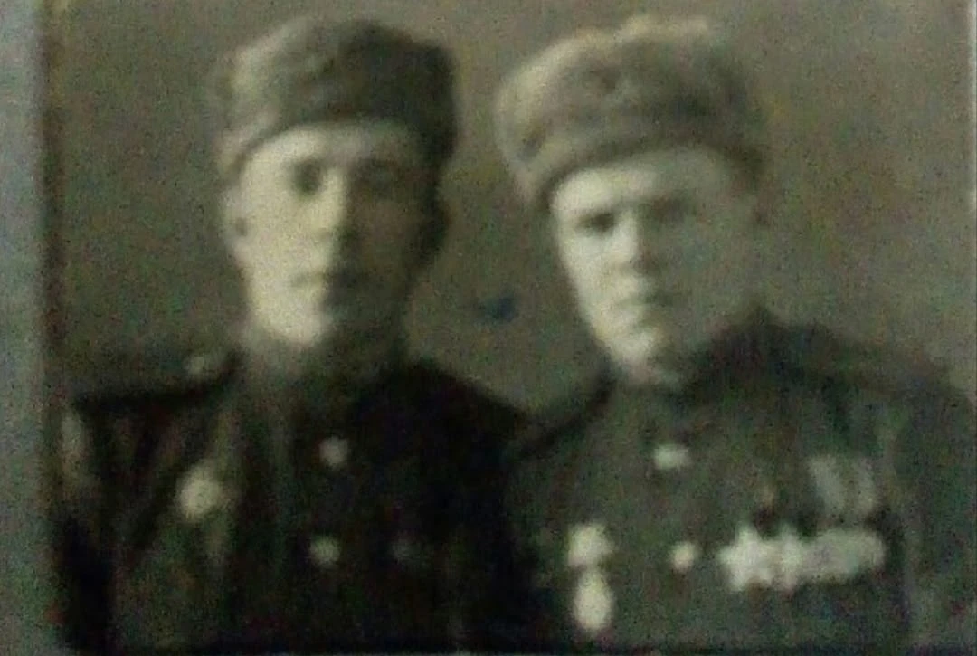 Здравствуйте! У меня есть старая фотография. Фотография подписана от Петуноэа Григория ...