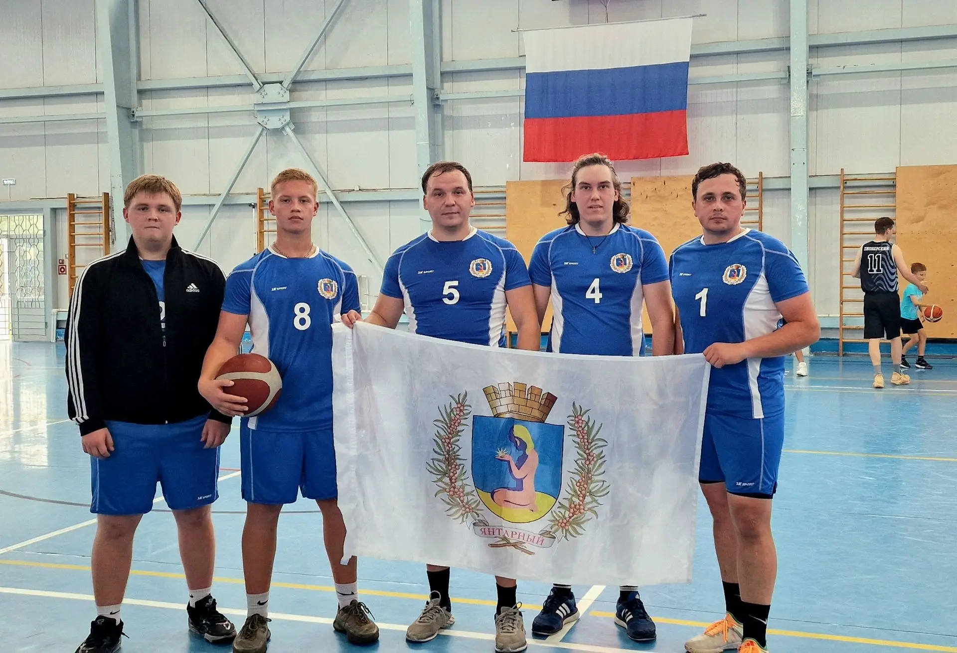 🏀Мужская сборная команда Янтарного городского округа заняла третье место в своей групп...