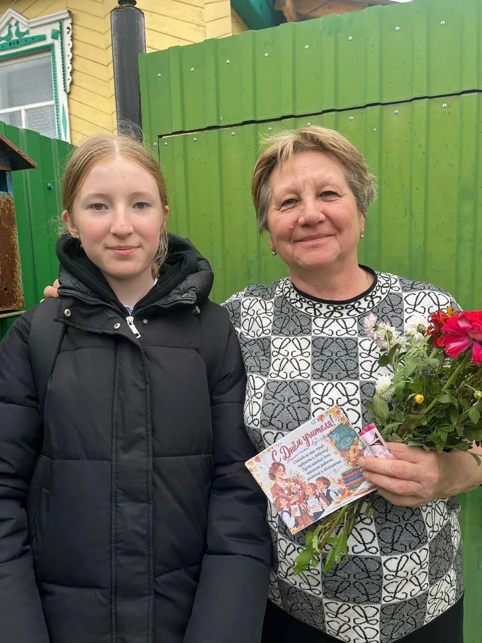 🌟 Связь поколений: активисты  «Движения Первых» поздравили ветеранов педагогического т...