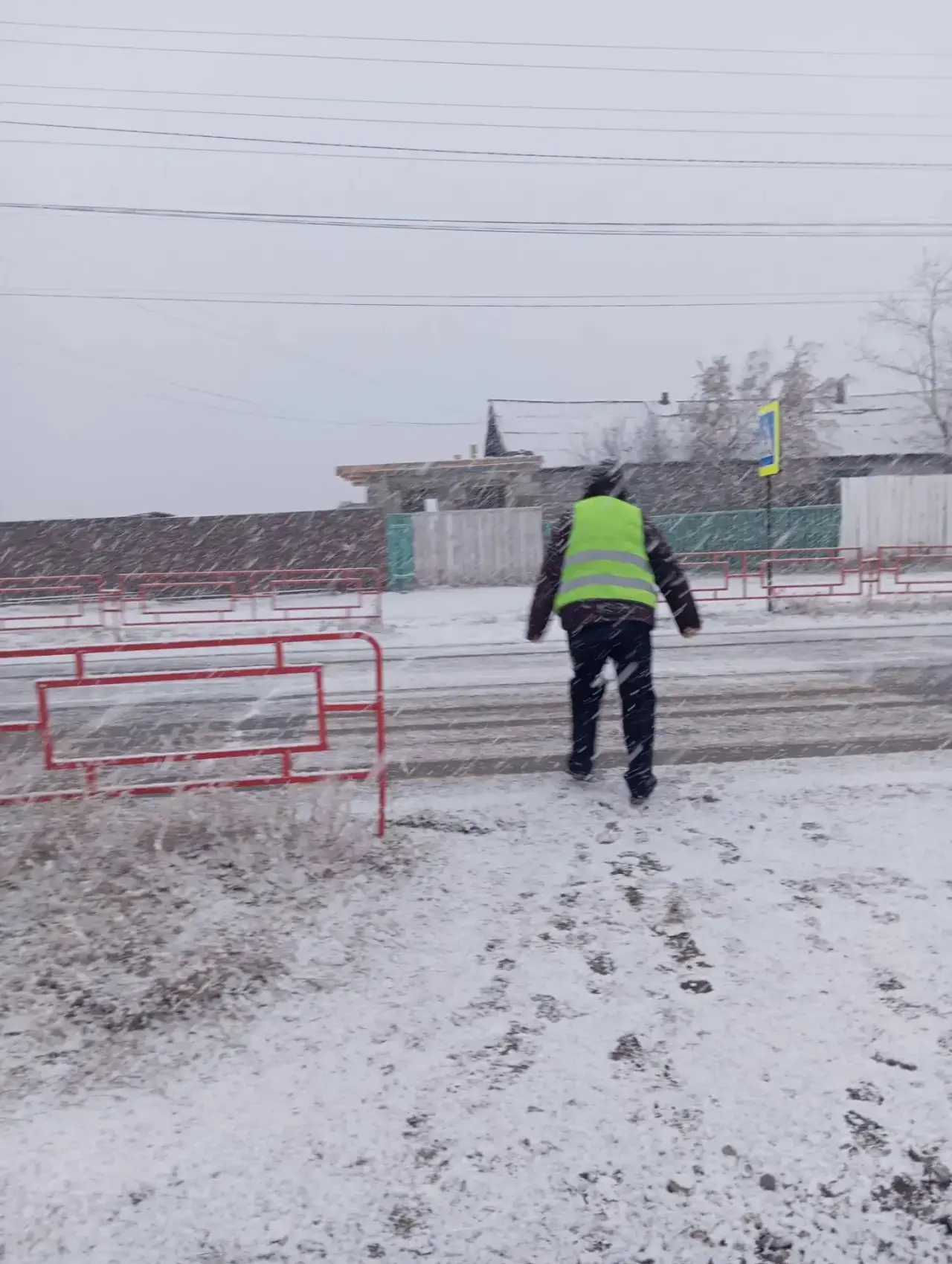 Наш девиз: "Безопасность детей - в наших руках!"