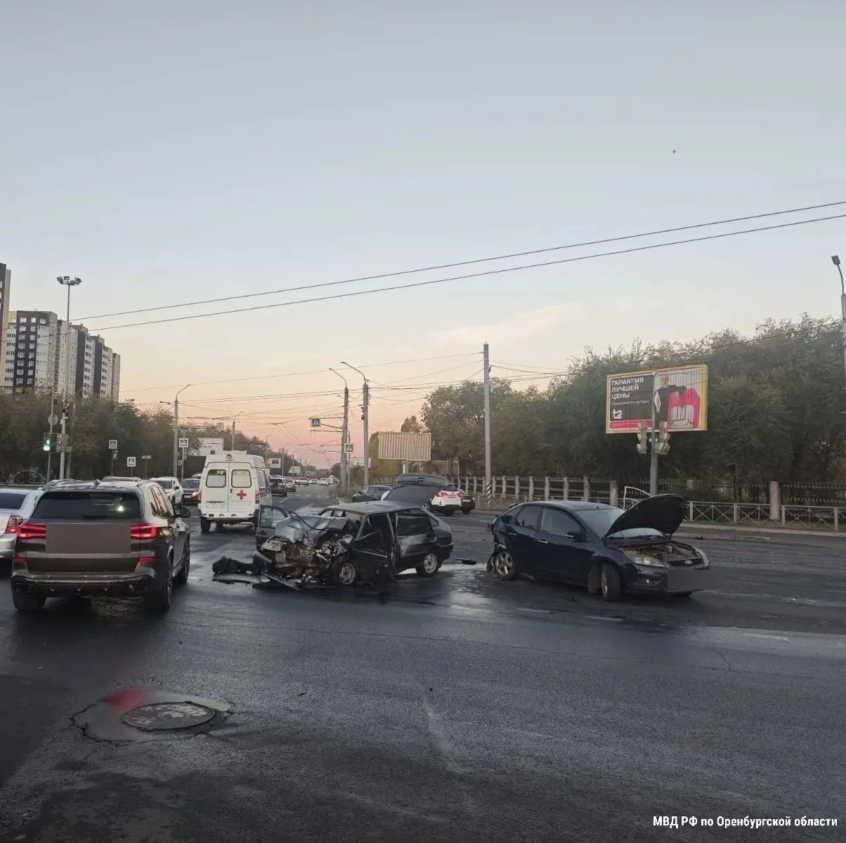 Три человека попали в больницу после ДТП в Оренбурге.