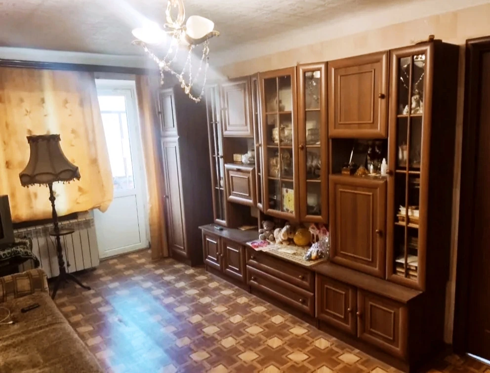 Продам 2-комн, кв. ГБК, 2/5, жилое состояние, 43 кв.м. новые трубы ,радиаторы. АН. Цена...