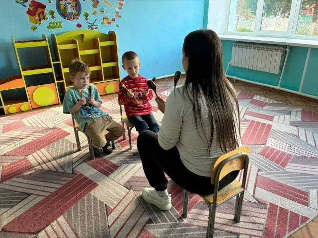 🥄 Дети с ЗПР освоили необычный музыкальный инструмент — деревянные ложки