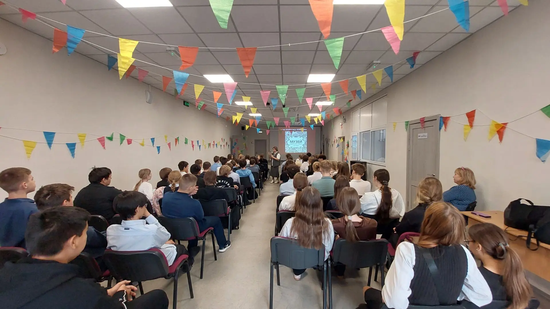 Урок памяти «Так начиналась Первомайка» сегодня проведен для учеников 8-х классов экску...