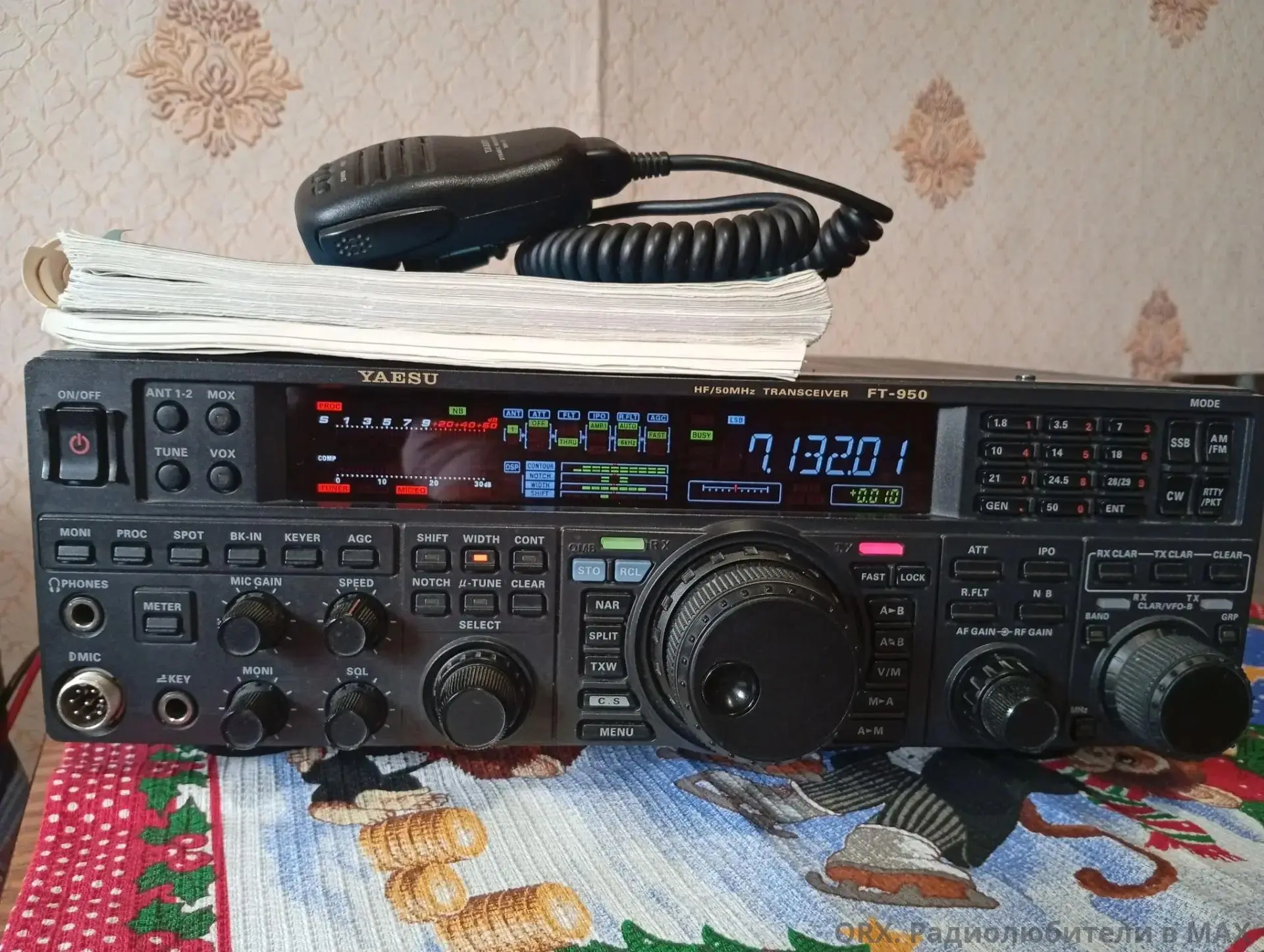 Продам трансивер Yaesu FT-950. В комплекте - трансивер, тангента, два мануала, кабель п...