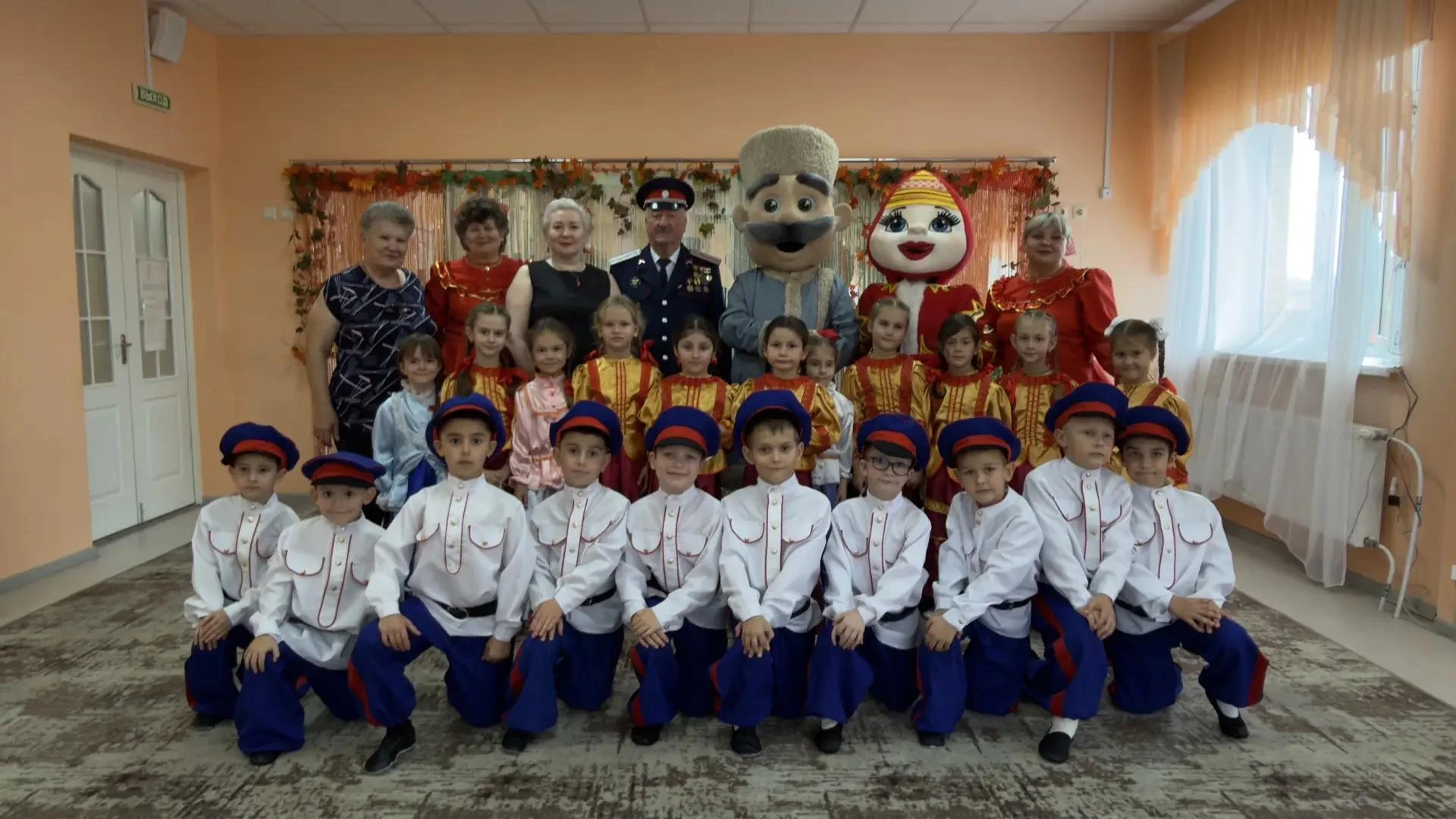 Сегодня в нашем детском саду прошёл светлый и радостный праздник -Покров Пресвятой Бого...