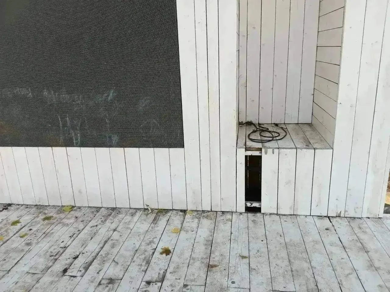 😡 В Луганске вандалы снова испортили городские парки