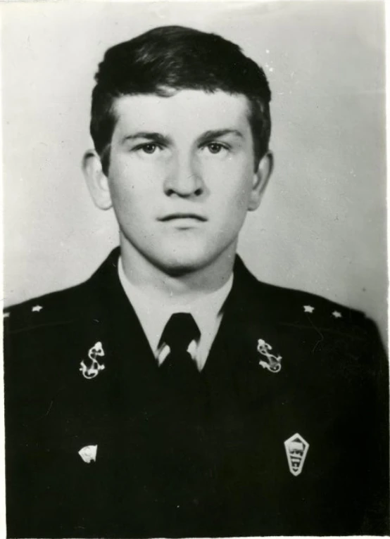 14 октября 1977 года, выводя товарищей из огненной ловушки лесного пожара, погиб урожен...