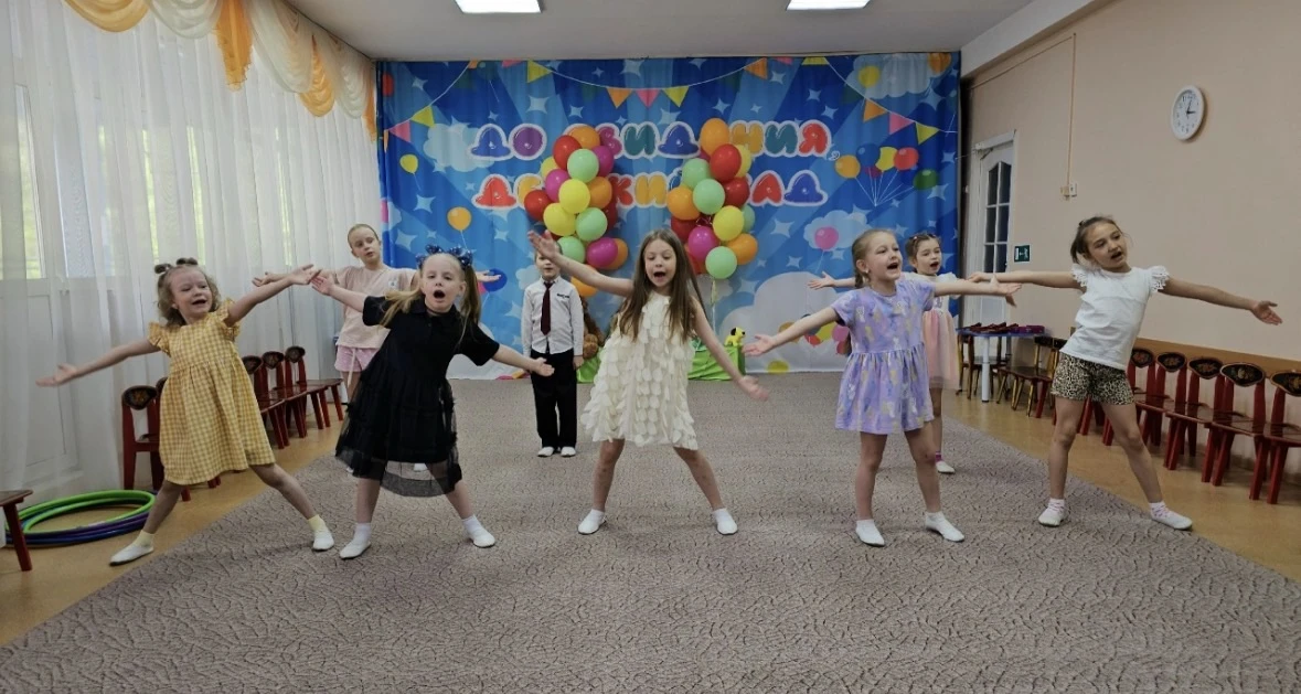Поздравляем ансамбль "Звонкие нотки" с окончанием учебного года!!! 👏💐