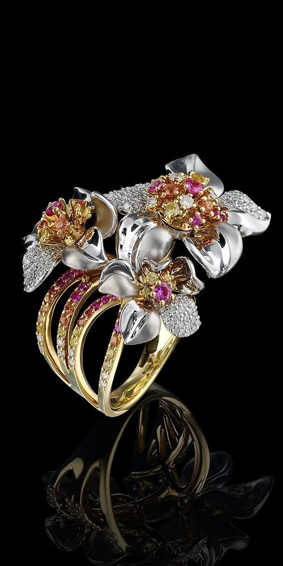 ⚜️💍Украшения в виде орхидеи - это прекрасный способ добавить в свой образ немного элег...