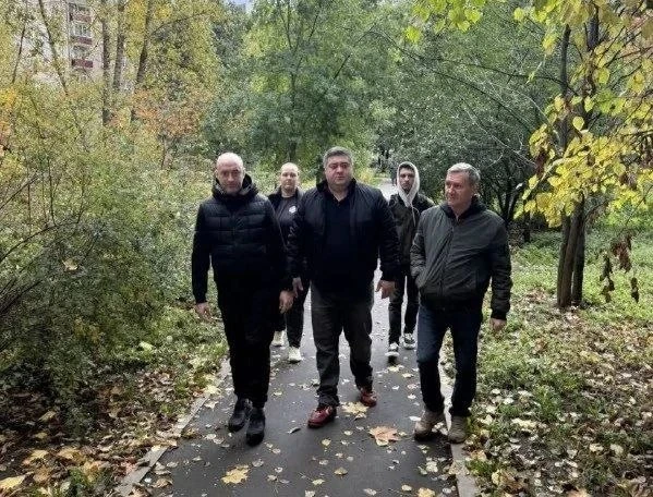 📍 В районе Сокол проверили состояние дворов и подъездов