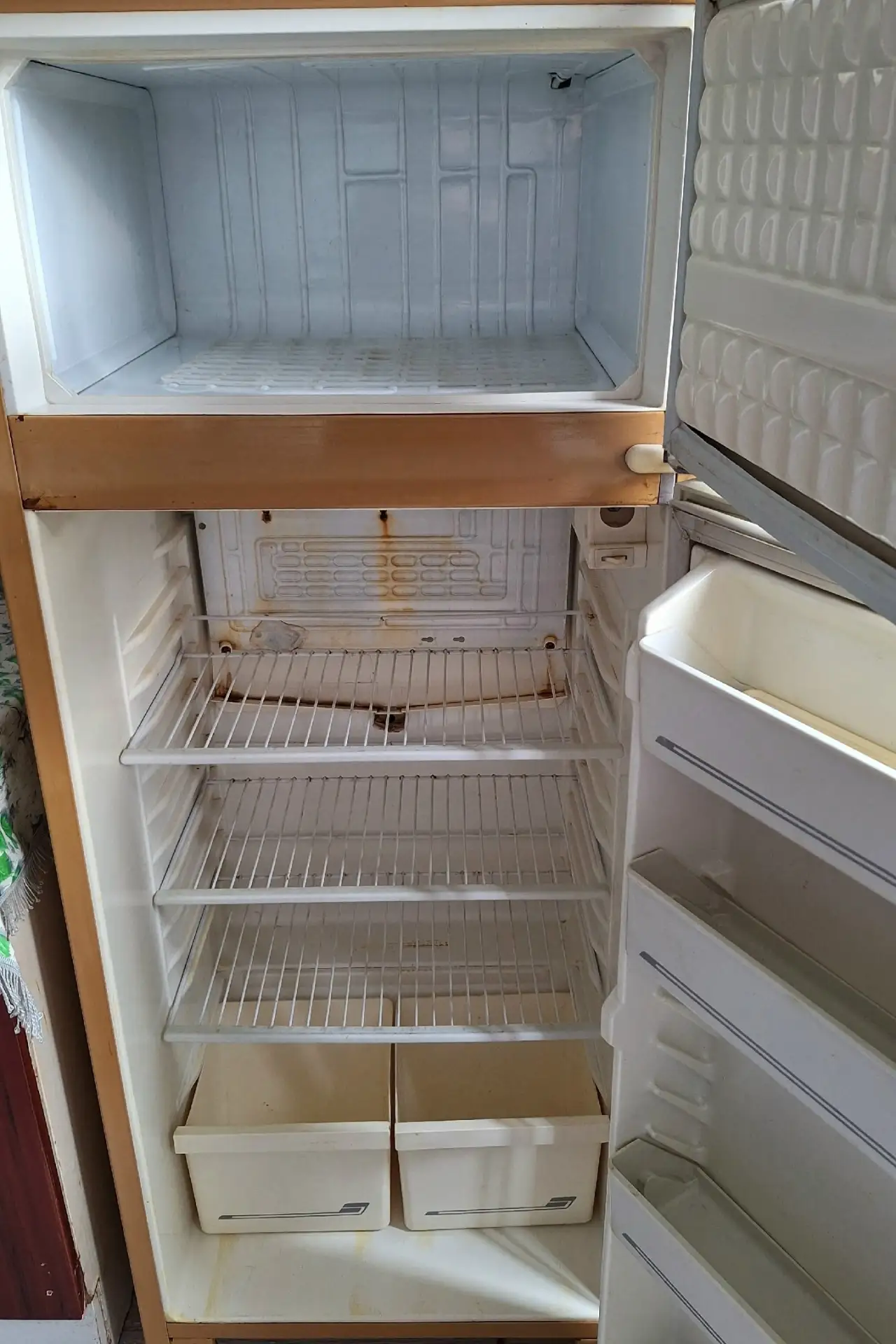 отдам,старенький,но работает хорошо