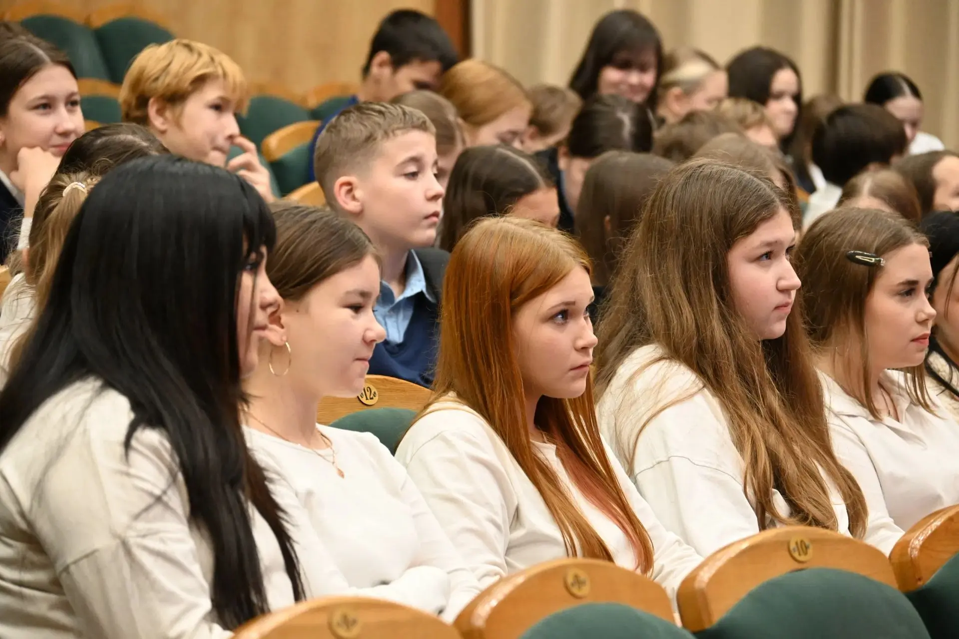 🌍 «Единый народ — единая страна»: разговор о важном и кинопутешествие во времени 💛