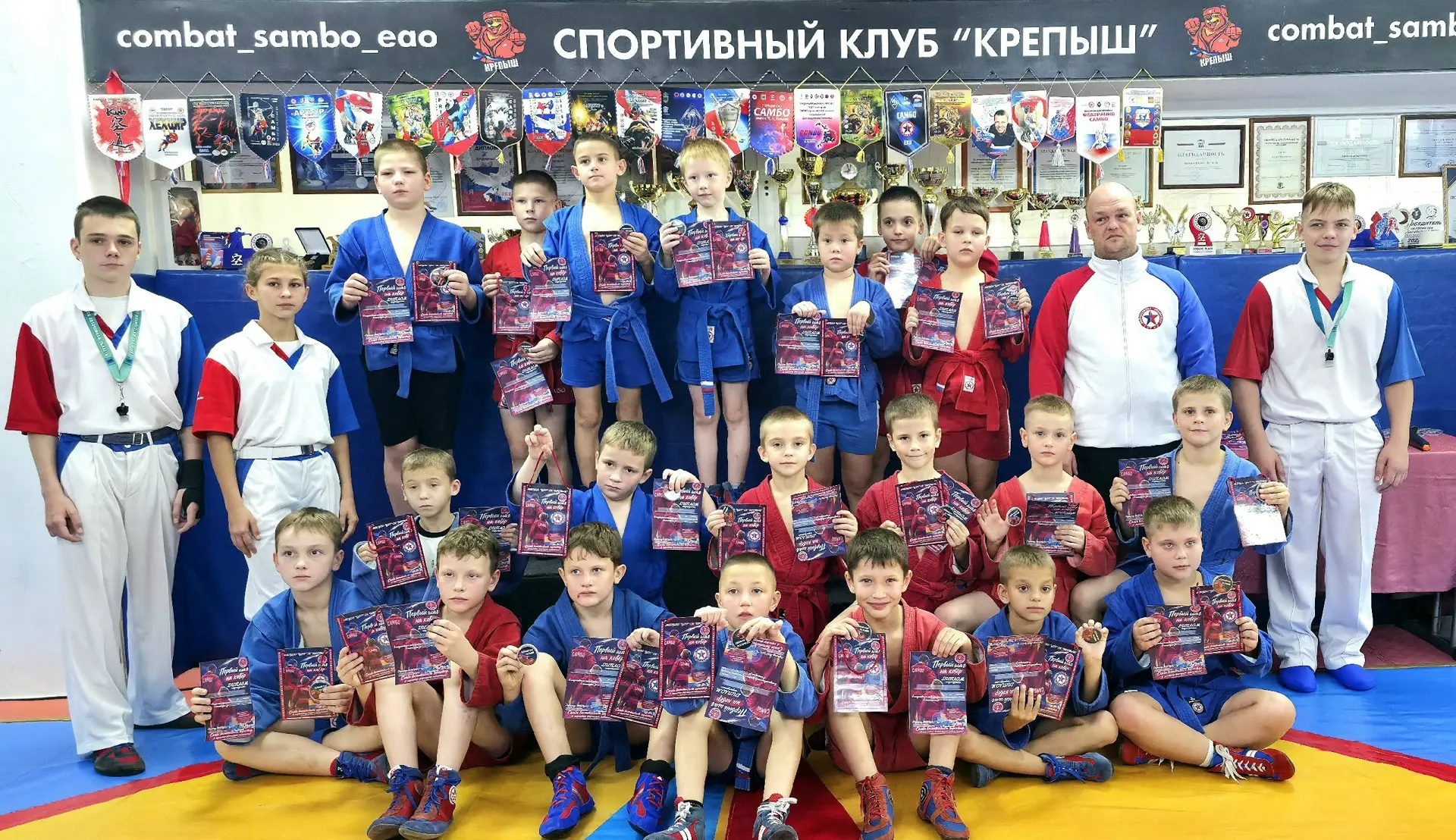 🪢 В биробиджанском клубе «Крепыш» состоялись соревнования по самбо «Первый шаг на ковёр»