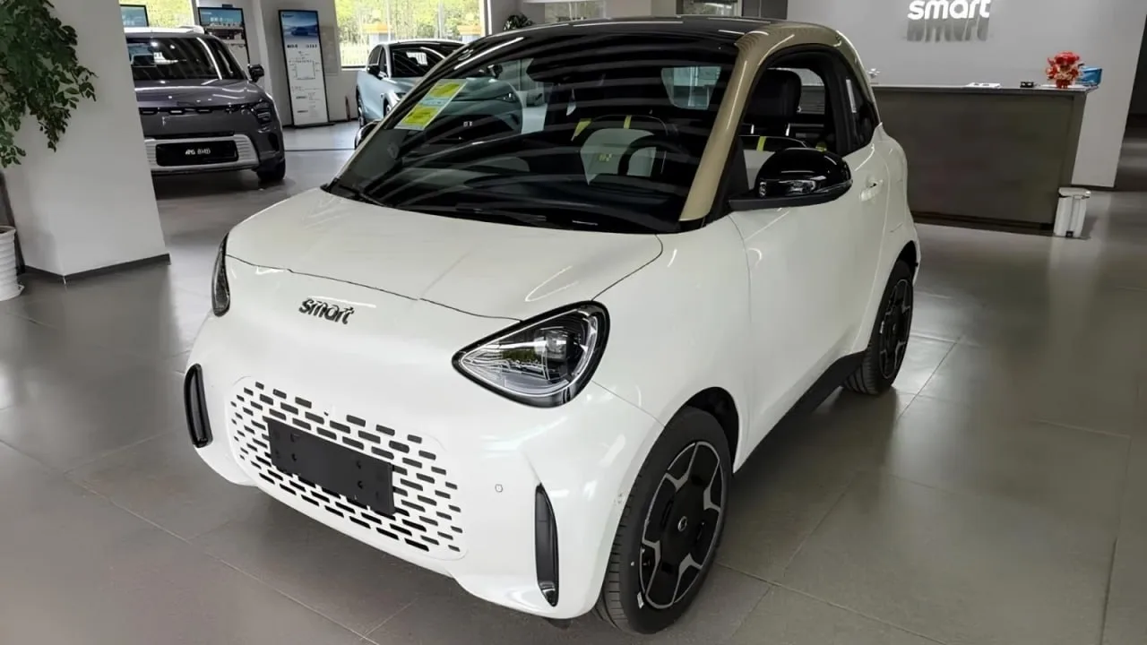 Ситикар Smart #2 поступил в дилерские центры на территории Китая. Ранее автомобиль стал...