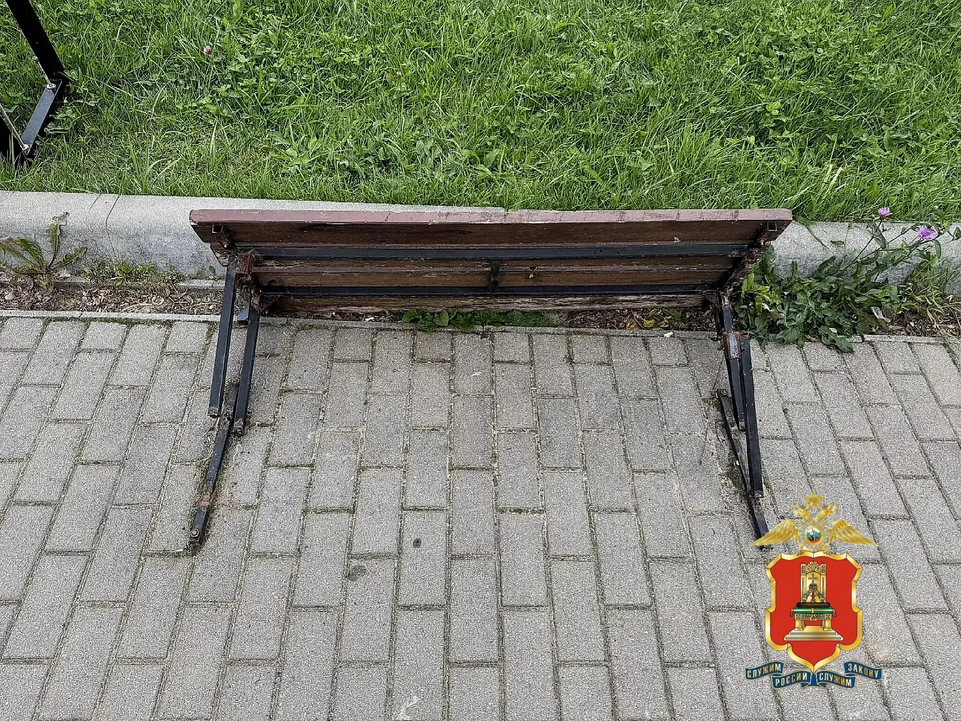 В Конаково установлены виновные в порче скамеек в сквере у ДК
