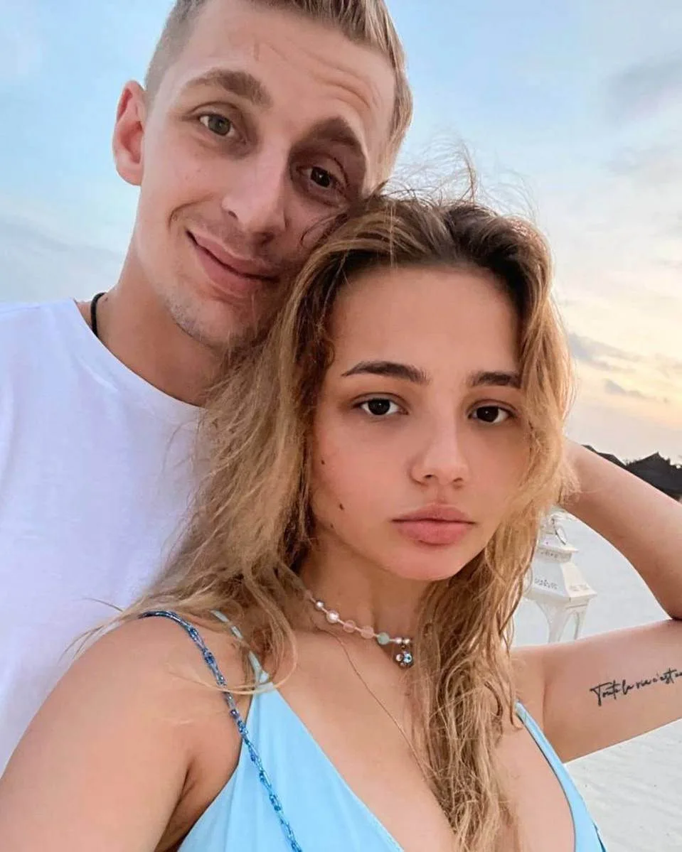💔 Саша Стоун признался, что ему было грустно увидеть фото Вали Карнавал в свадебном пл...