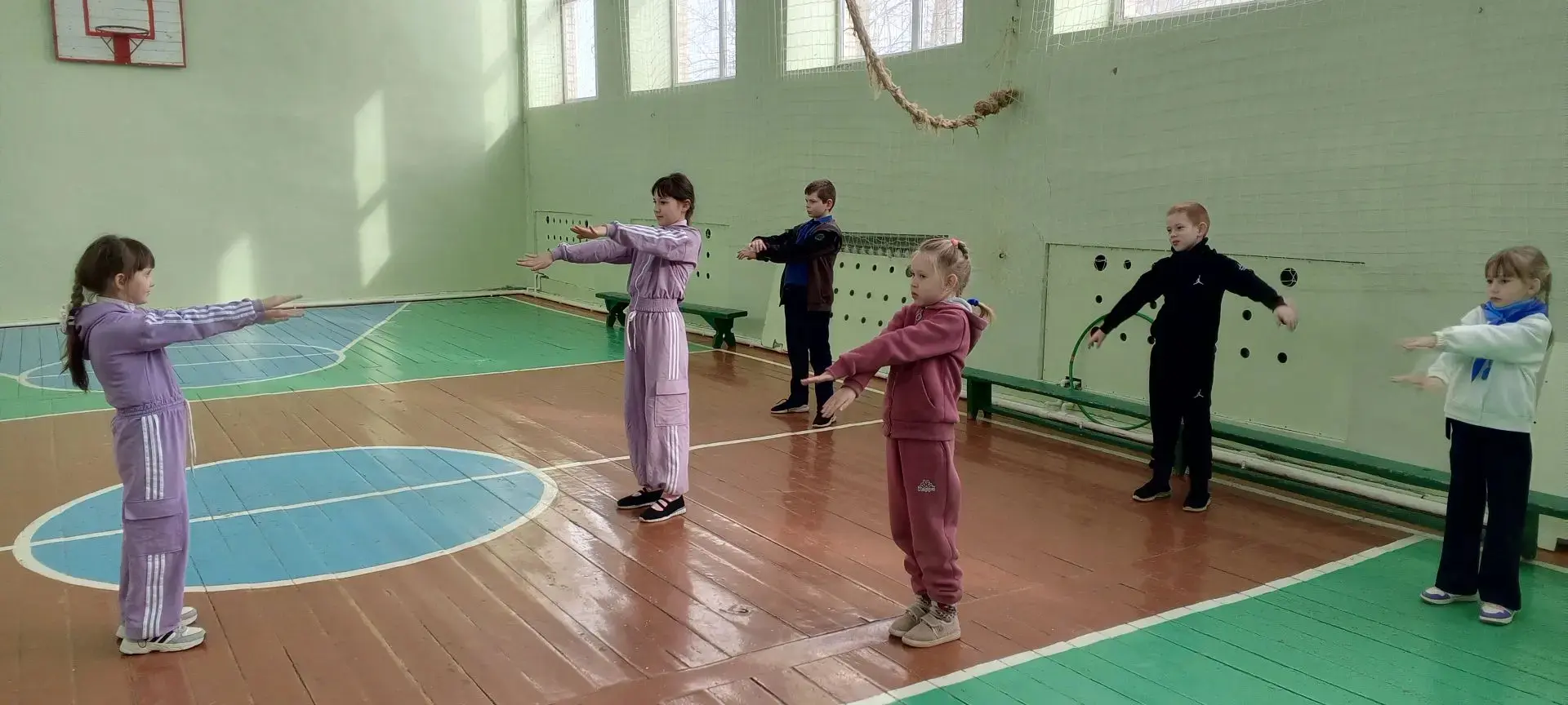 Спортивная игра: " У рекордов наши имена".