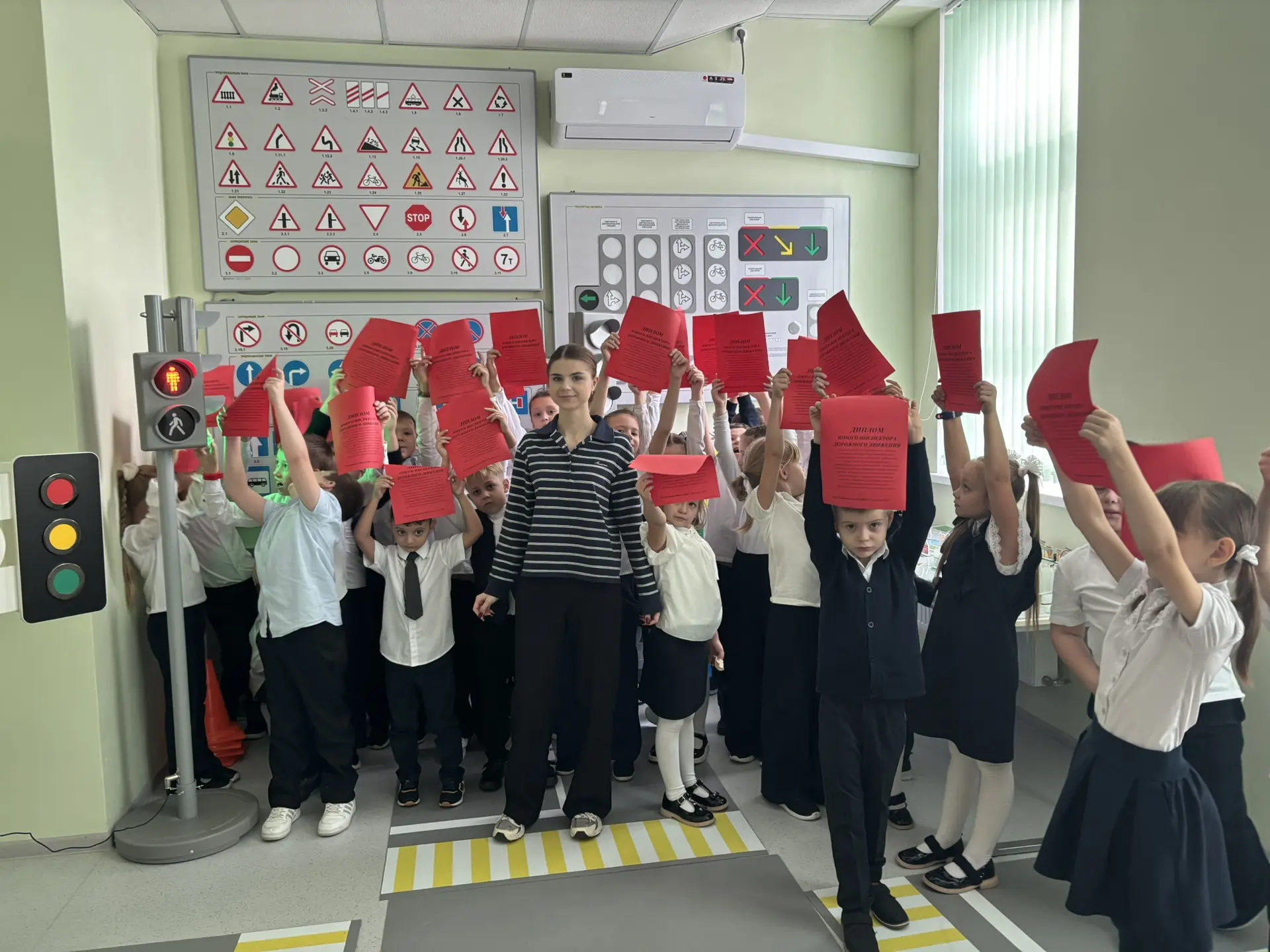 🚦 Посвящение первоклассников 1 «Л» в юные инспекторы дорожного движения