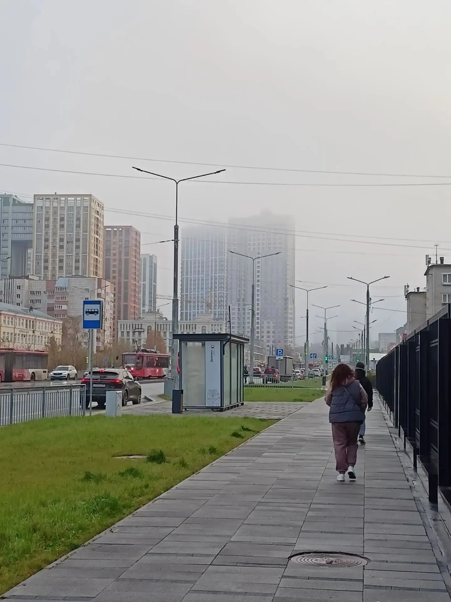 😶‍🌫️ Туман окутал утренний город