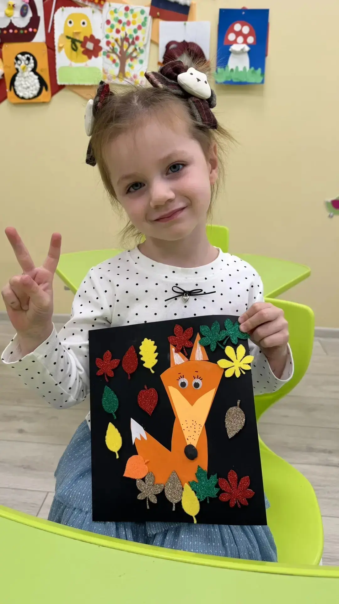 Наши самые маленькие - урок рукоделие в школе для дошколят.