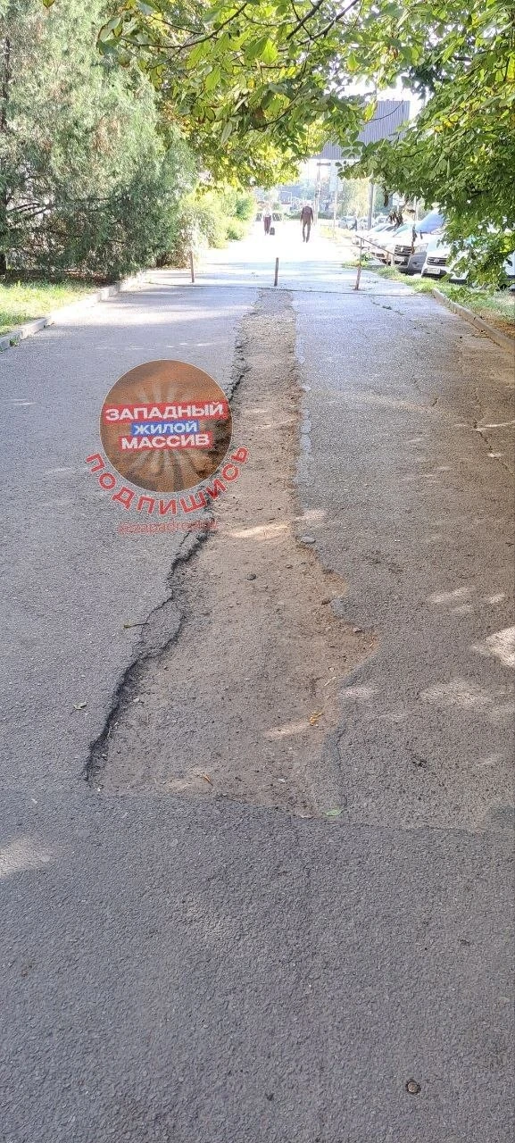 🚶‍♂️ На Зорге, 60/2, тротуар уже несколько лет ждёт ремонта