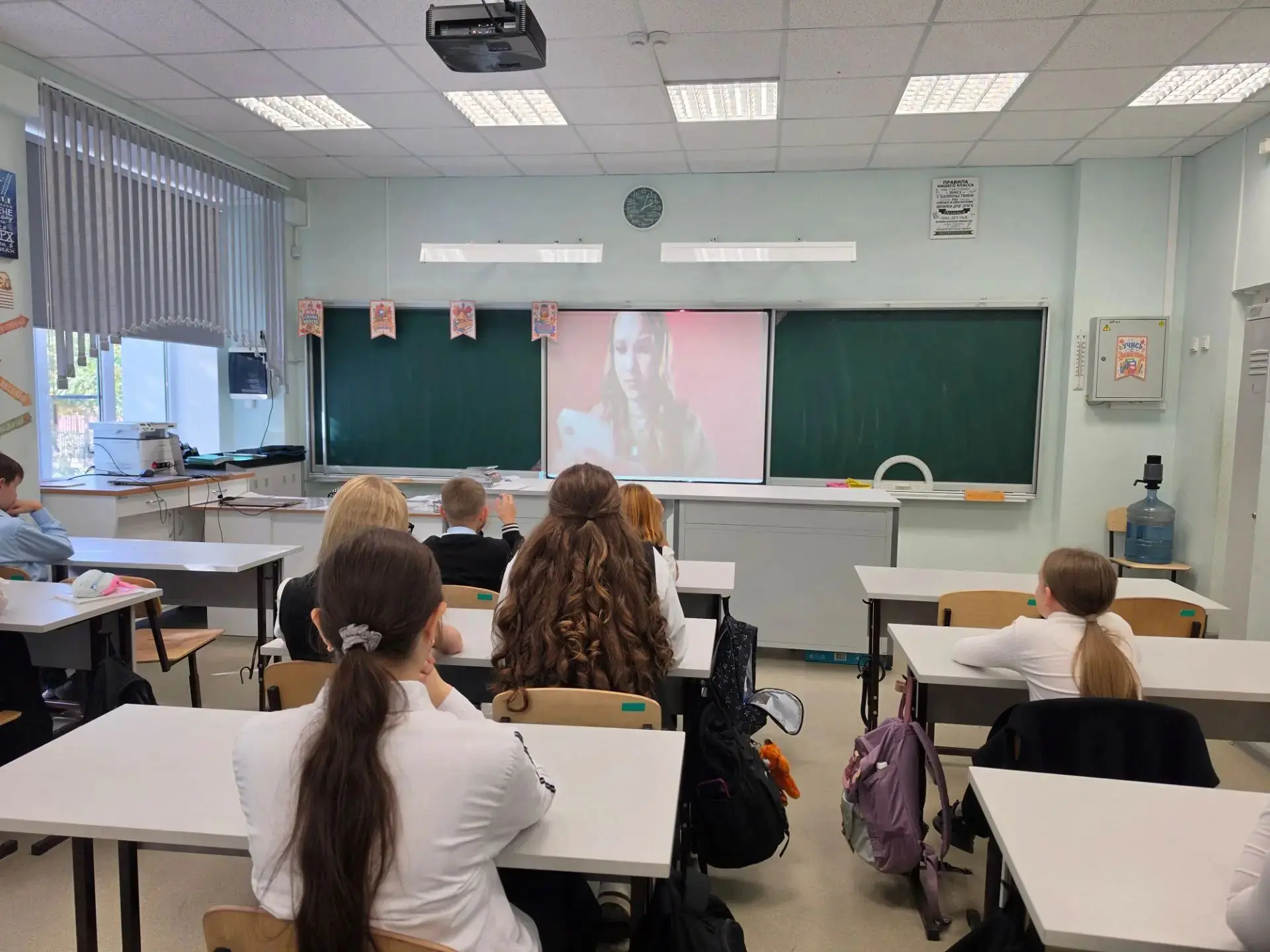 Сегодня, 15 октября, в нашей школе прошли мероприятия, объединённые любовью к Родине и ...