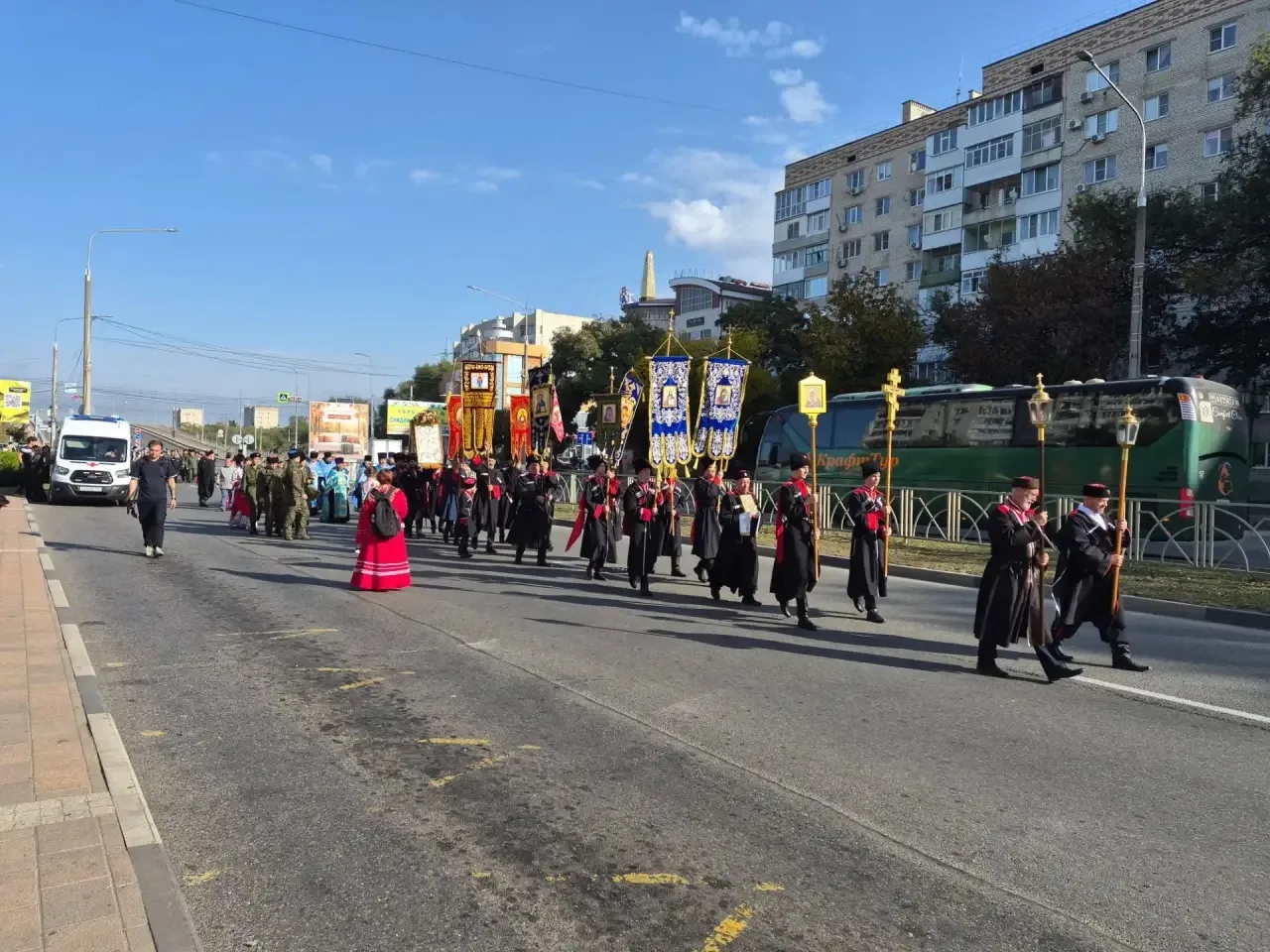 Педагоги нашего детского сада приняли участие в праздничном шествии в честь Покрова Пре...