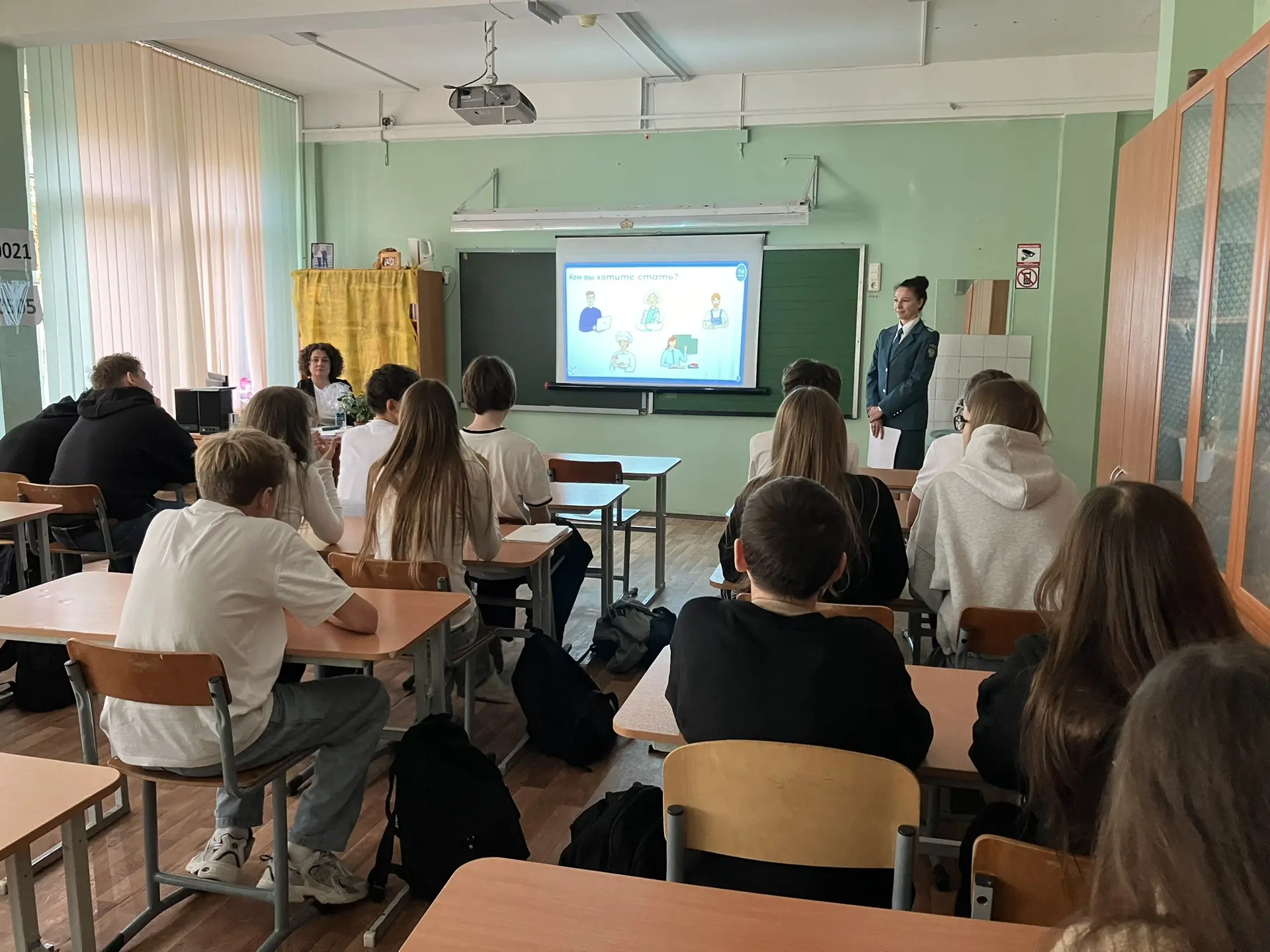 Сегодня в нашей школе было по-деловому интересно! К ученикам 5а, 8г и 11а классов пришл...
