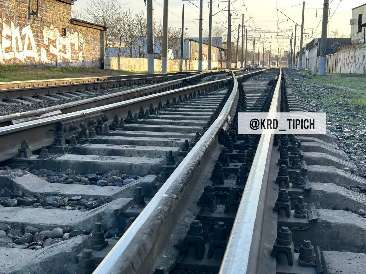 В Краснодаре электричка насмерть сбила девушку!