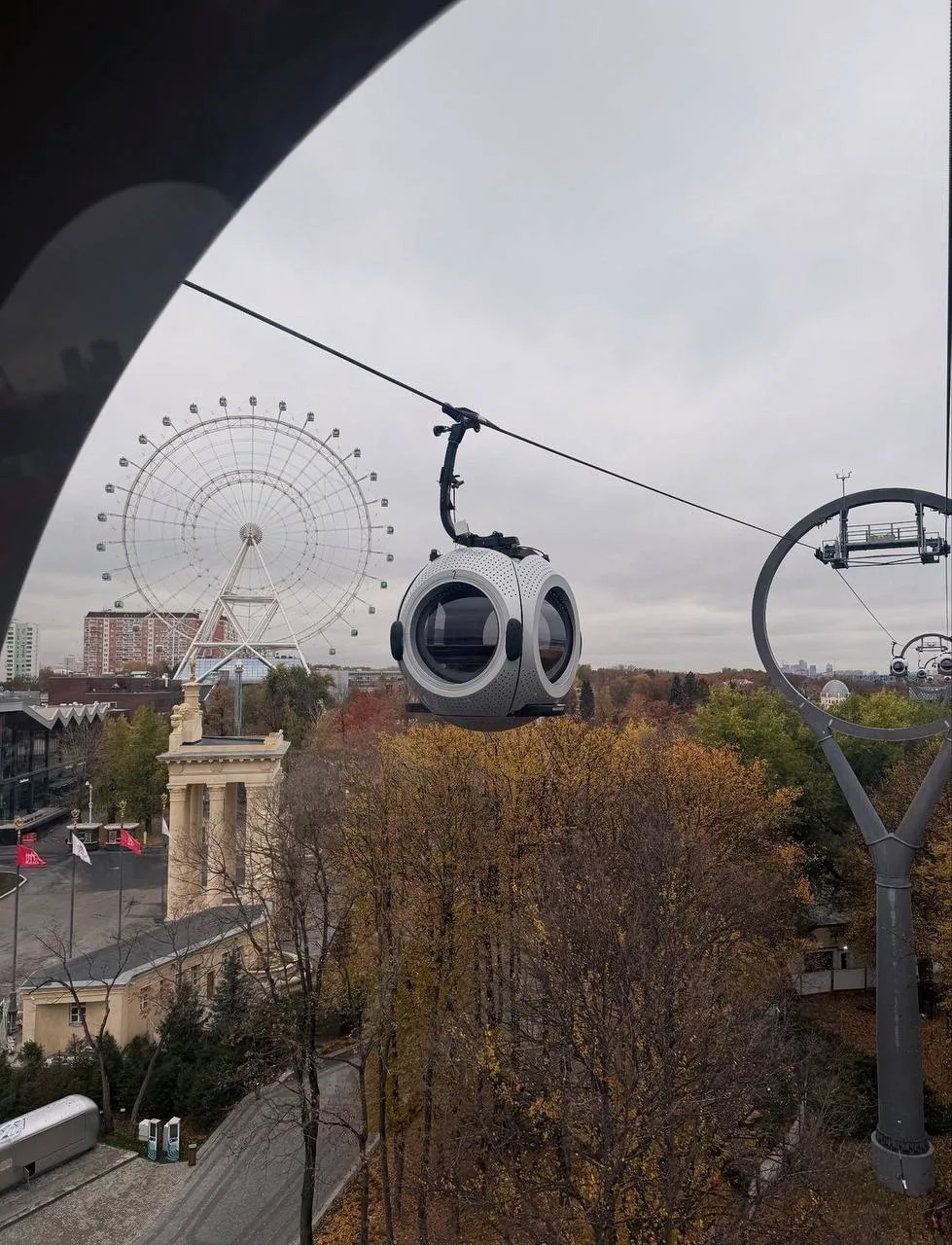 🚠 На канатной дороге над ВДНХ можно прокатиться за полцены