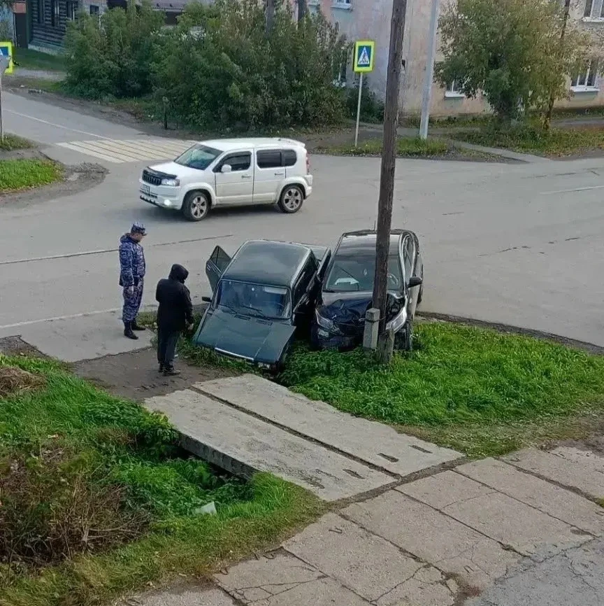 В Камышлове на перекрестке Комсомольская и Ленинградская произошло ДТП.