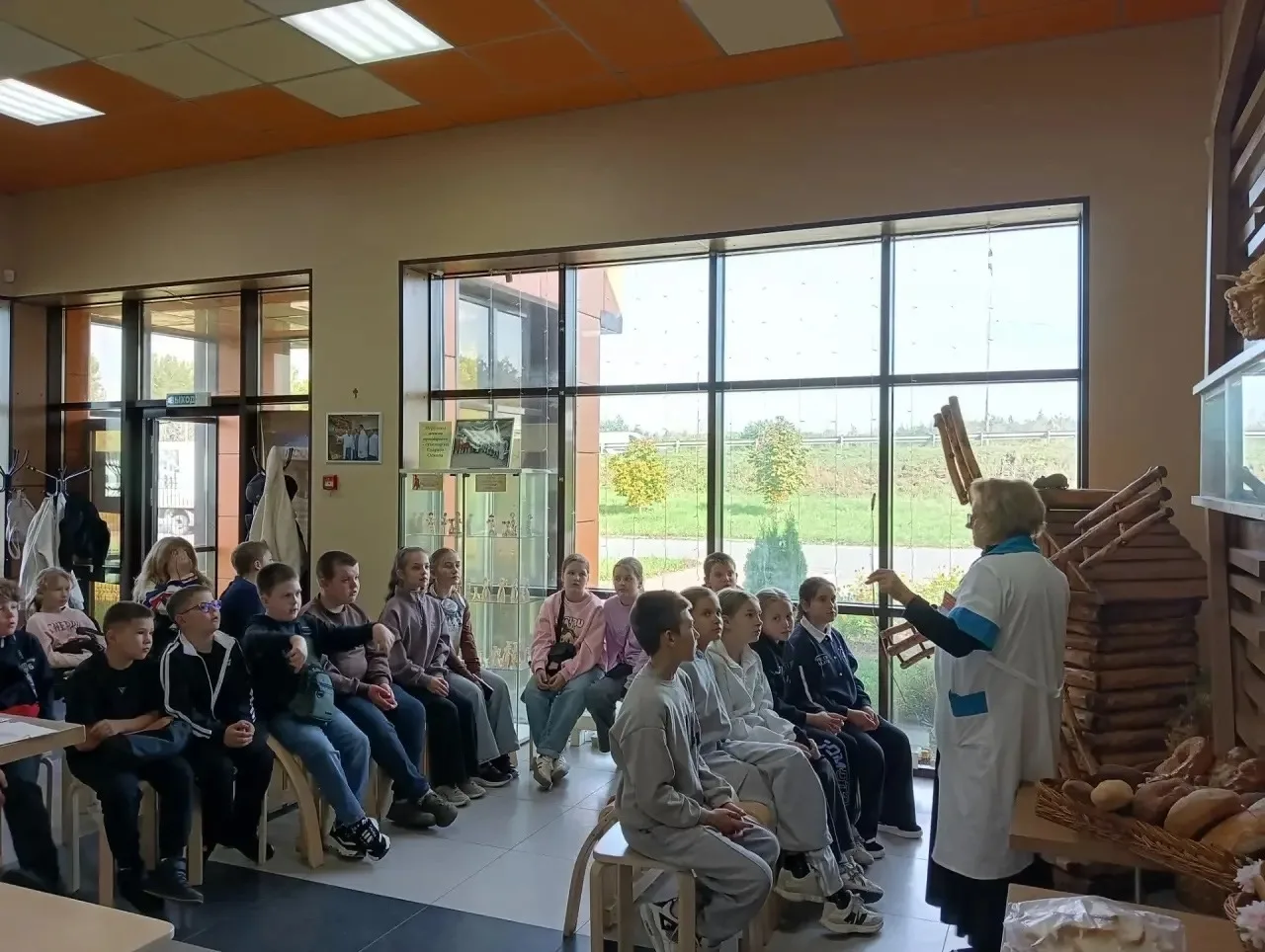 🥖 8 октября ученики 4 «В» и 5 «В» классов побывали на предприятии «ГорХлеб» в г.Старом...